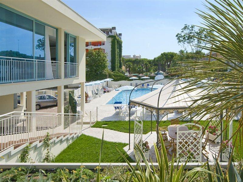 Hotel Bolivar Lido di Jesolo Exteriör bild