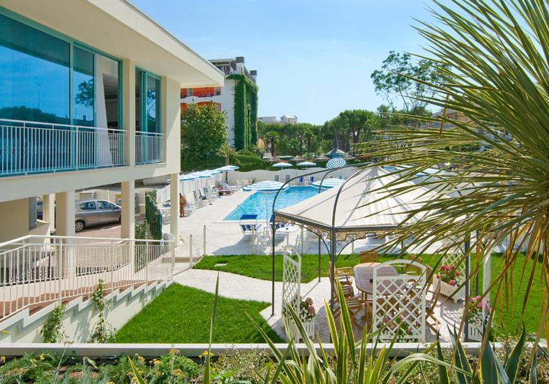 Hotel Bolivar Lido di Jesolo Exteriör bild