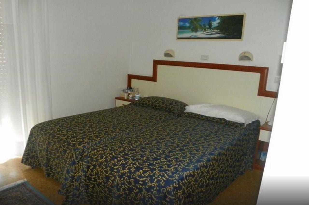 Hotel Bolivar Lido di Jesolo Exteriör bild